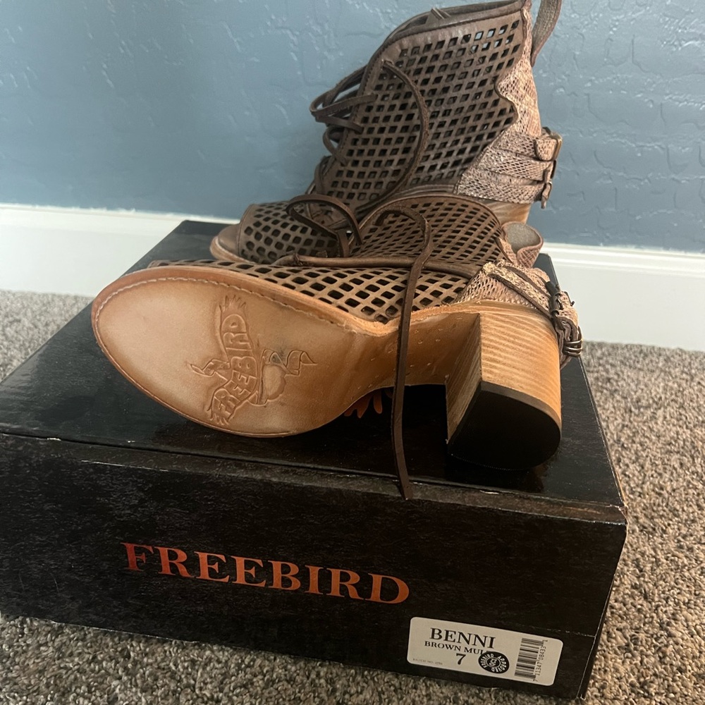 Never worn Benni Freebirds.
